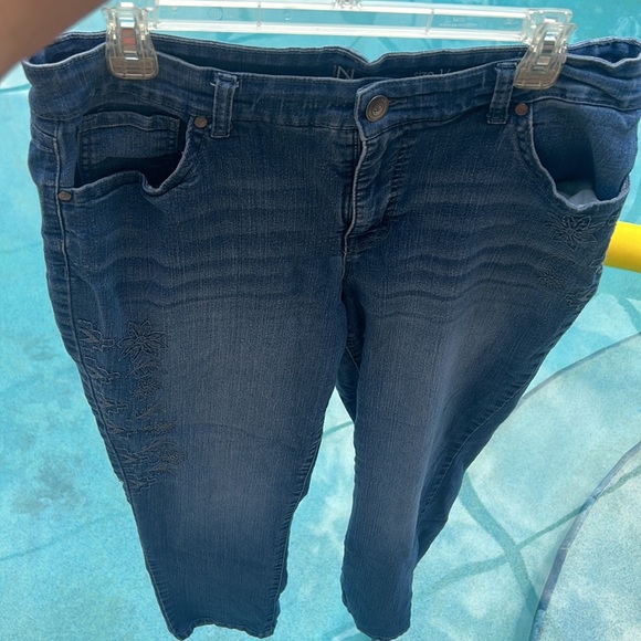 New Directions Plus Size 16 Girlfriend Jeans Stretch Embroidered Crop Ankle EUC - Picture 13 of 16